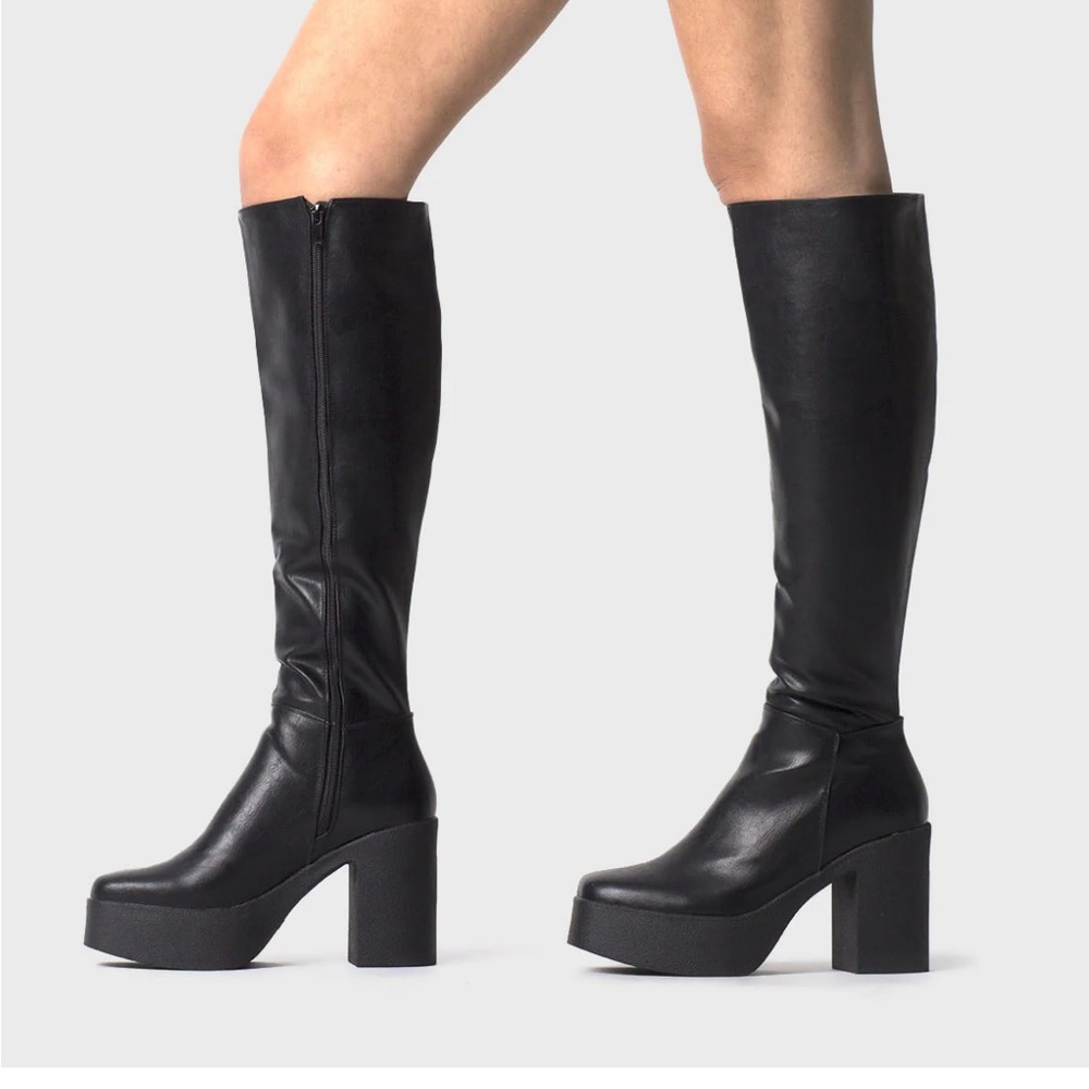 LAMODA Platform Knee Boots